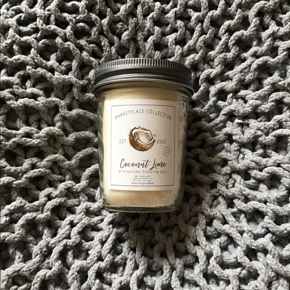 Marketplace Collection Other - COCONUT LIME ESSENTIAL OILS SOY CANDLE